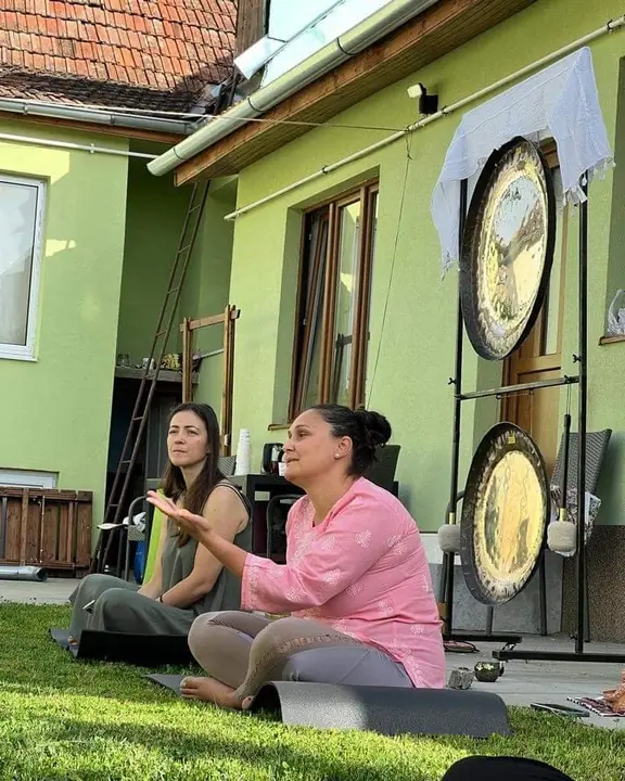 Boluri și gonguri, pregătite pentru sound healing